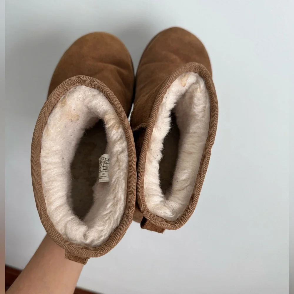 UGG Classic Mini II Graphic Logo Boots Chestnut Shearling Suede Size 7